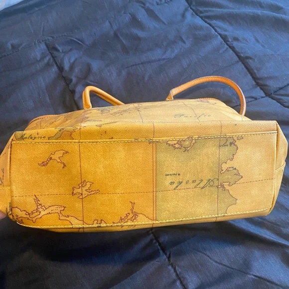 Alviero Martini- Excellent Condition Tan and Brown Leather Tote with Map Design - Picture 4 of 11